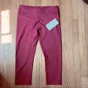 Fabletics capri. NWT. Size M. Dusty red.